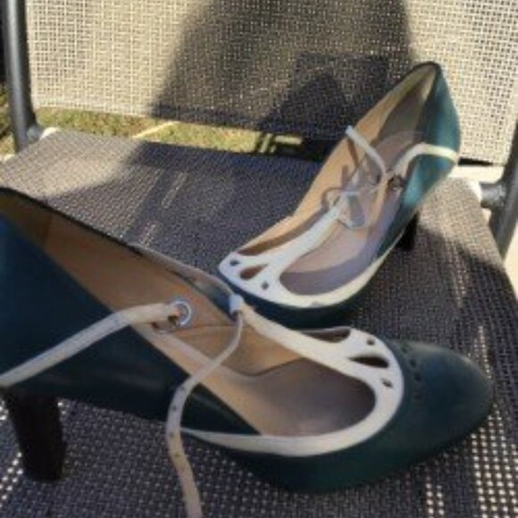 Ann Taylor LOFT Blue/Cream T-Strap MaryJane Pump - Picture 3 of 3